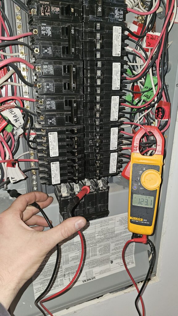 Inspection au disjoncteur principal