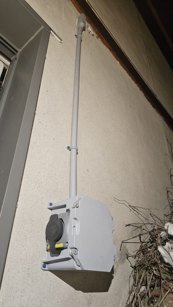 Prise custom pour génératrice 120V.